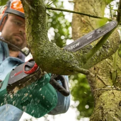 Bosch UniversalChain35 1.8W Mains Fed Corded 350mm Chainsaw 11 Bosch UniversalChain35 1.8W Mains Fed Corded 350mm Chainsaw -Gardens and Outdoor bosch universalchain35 1 8w mains fed corded 350mm chainsaw4059952608167 04i bq