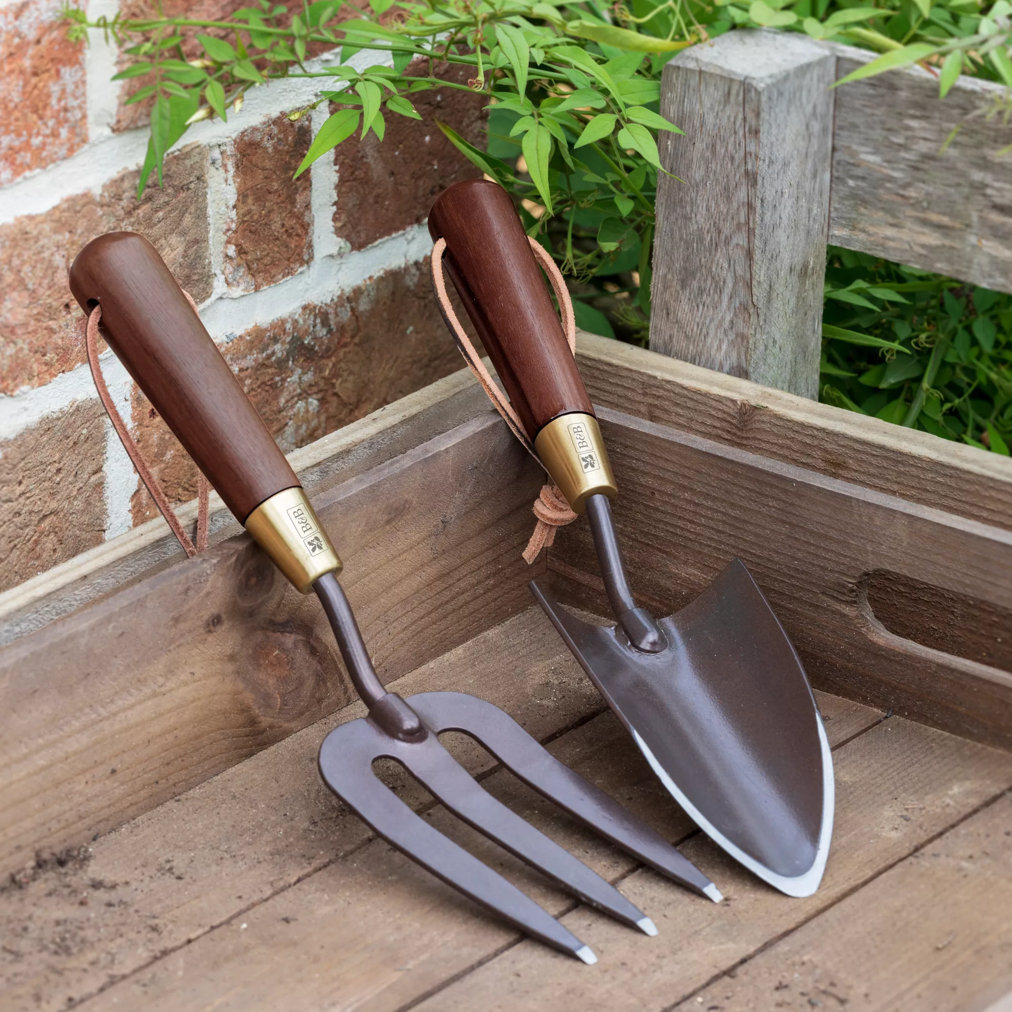 Burgon & Ball National Trust Brown Trowel 5 Burgon & Ball National Trust Brown Trowel - Image 3