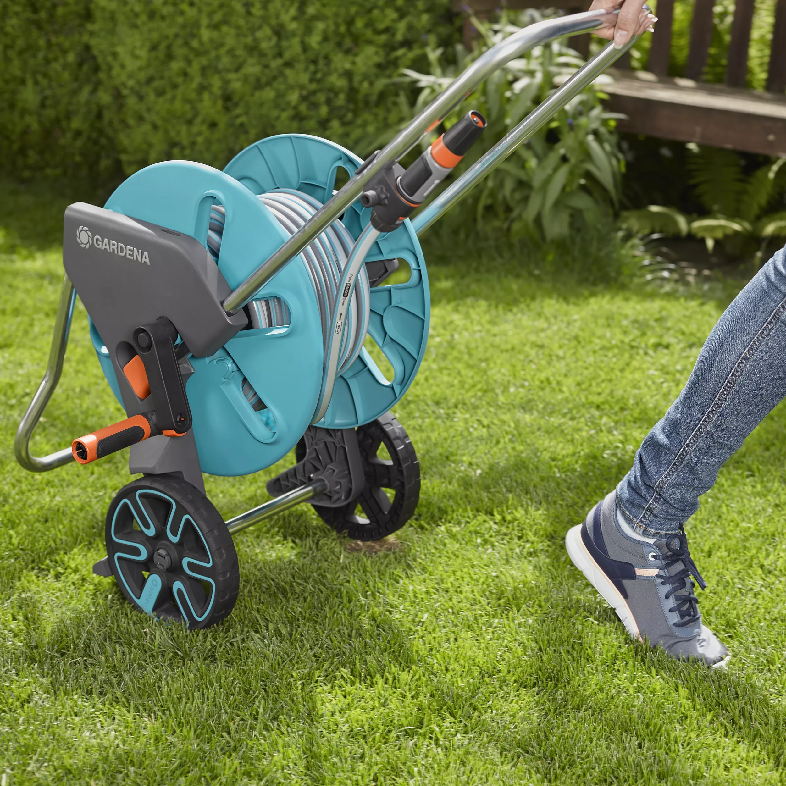 Gardena Aquaroll Freestanding Manual Hose Reel Set (L)20m 4 Gardena Aquaroll Freestanding Manual Hose Reel Set (L)20m - Image 2