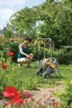 Hozelock Metal Hose Pipe Cart (L)40m -Gardens and Outdoor hozelock metal hose pipe cart l 40m5010646058711 02bq