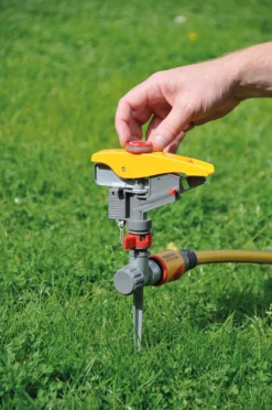 Hozelock Pulsating Pulse Sprinkler 9 Hozelock Pulsating Pulse Sprinkler -Gardens and Outdoor hozelock pulsating pulse sprinkler5010646057677 01i