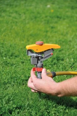Hozelock Pulsating Pulse Sprinkler 8 Hozelock Pulsating Pulse Sprinkler -Gardens and Outdoor hozelock pulsating pulse sprinkler5010646057677 03bq