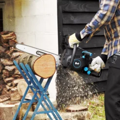 Mac Allister MCSWP40-2 400mm Petrol Chainsaw -Gardens and Outdoor mac allister mcswp40 2 400mm petrol chainsaw5059340255873 02i