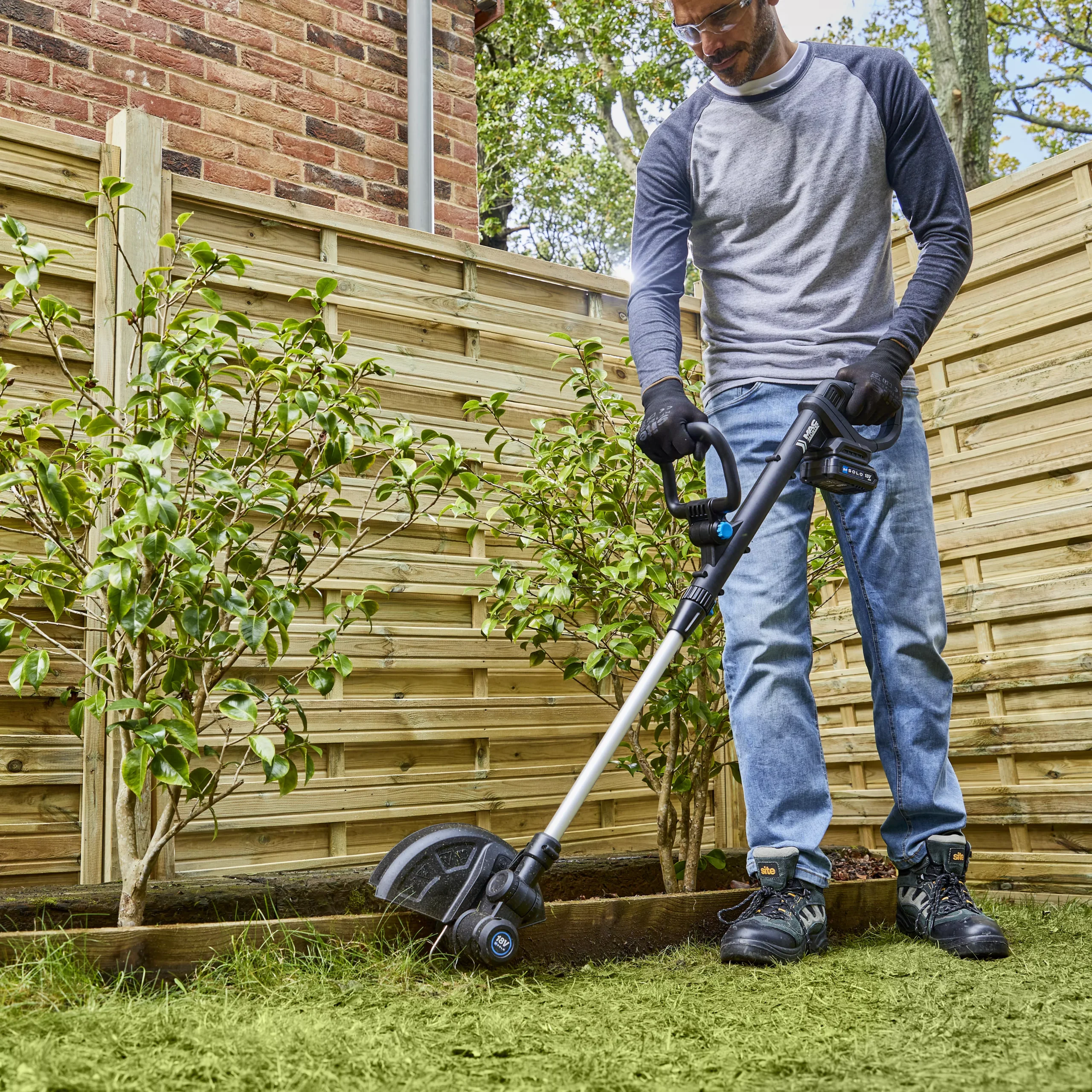 Mac Allister Solo 18V 250mm Cordless Grass Trimmer MGT1825-Li 6 Mac Allister Solo 18V 250mm Cordless Grass Trimmer MGT1825-Li - Image 4