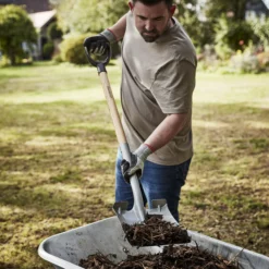 Magnusson Wooden Square D Handle Shovel -Gardens and Outdoor magnusson wooden square d handle shovel5059340086583 01i