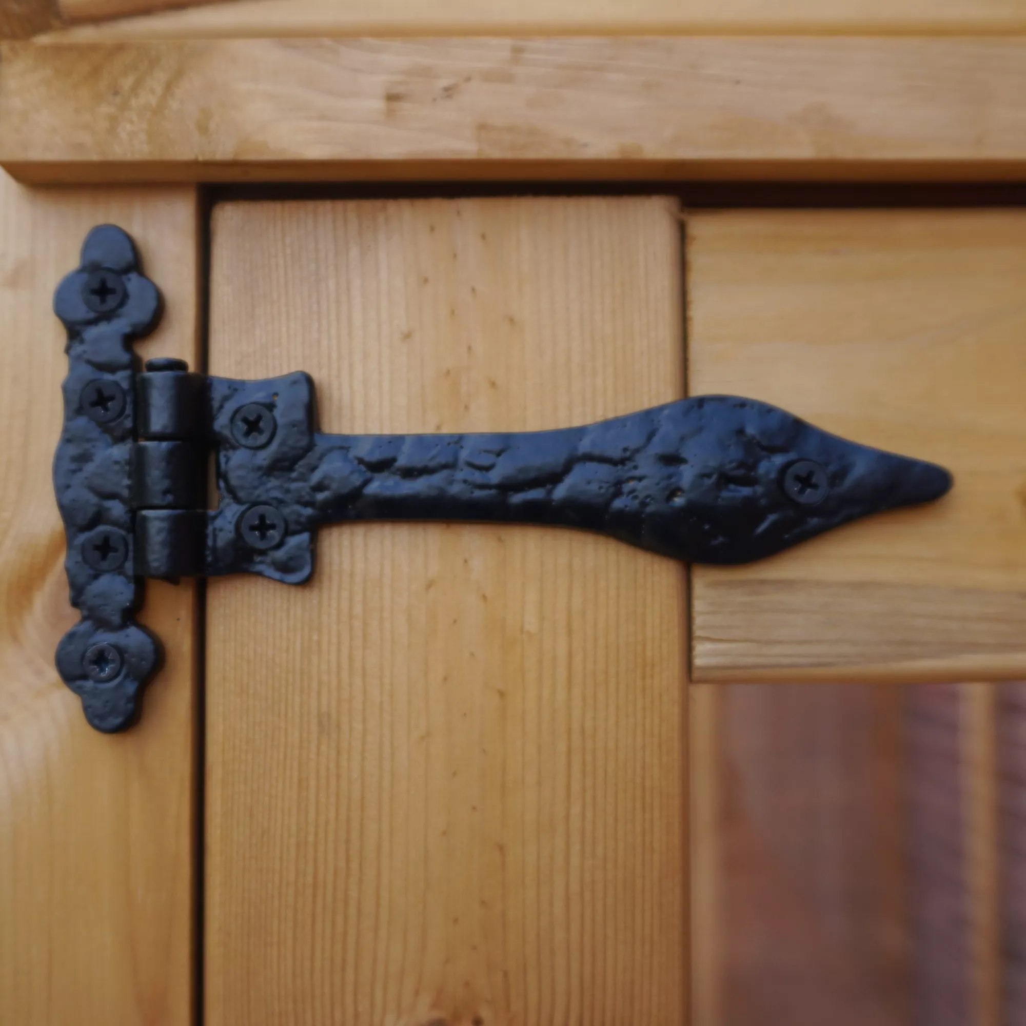 Mercia 8x4 Lean To Greenhouse With Adjustable Vent 9 Mercia 8x4 Lean To Greenhouse With Adjustable Vent - Image 7