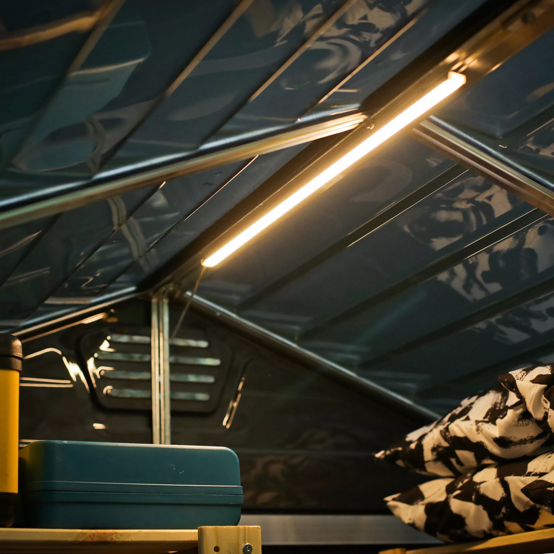 Palram - Canopia Led Lighting System White LED Strip Light Kit IP65 2000lm (L)0.67m 7 Palram - Canopia Led Lighting System White LED Strip Light Kit IP65 2000lm (L)0.67m - Image 5