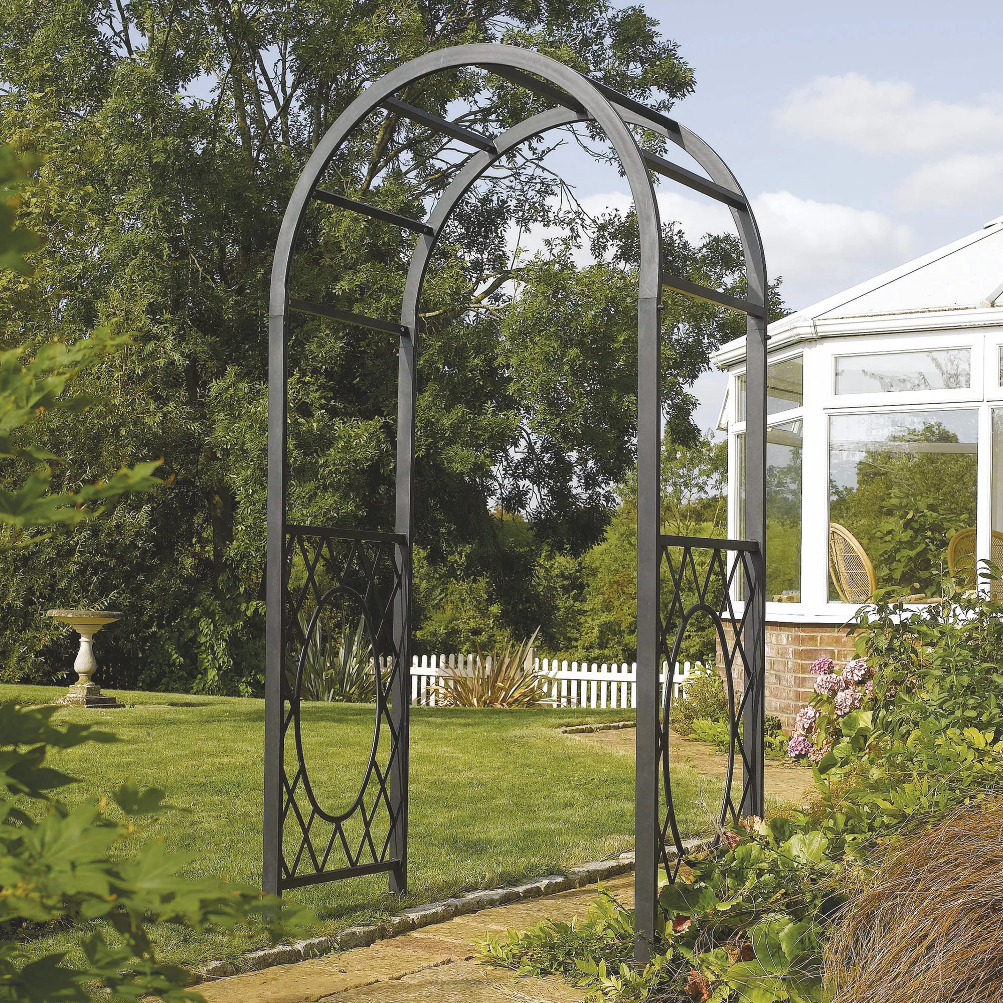 Rowlinson Wrenbury Round Top Steel Arch 3 Rowlinson Wrenbury Round Top Steel Arch