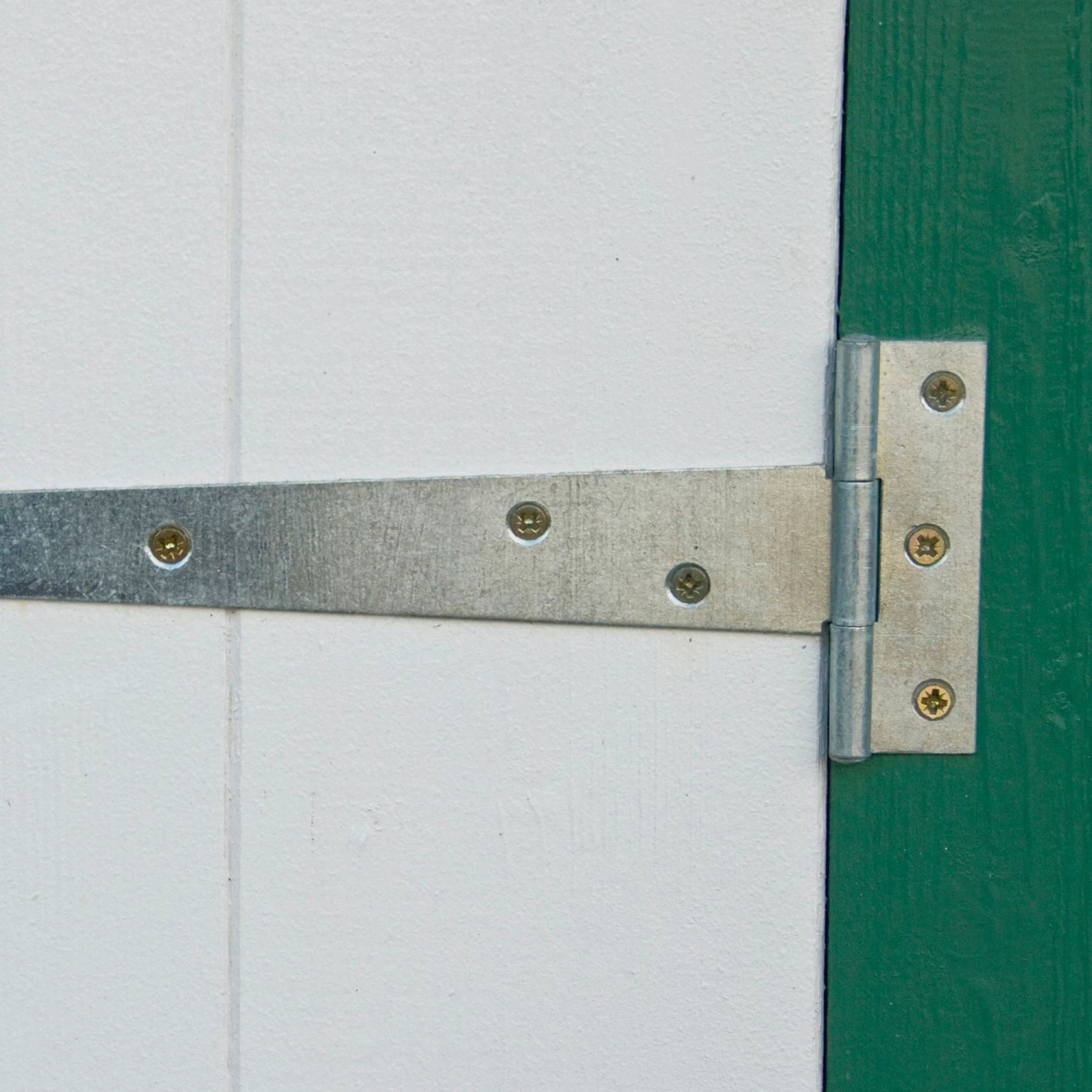 Shire Caldey 8x6 Ft Pent Shiplap Wooden Shed With Floor (Base Included) 5 Shire Caldey 8x6 Ft Pent Shiplap Wooden Shed With Floor (Base Included) - Image 3